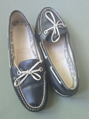 Sperry Black Leather Moccasin Boat Shoes with Cream Laces